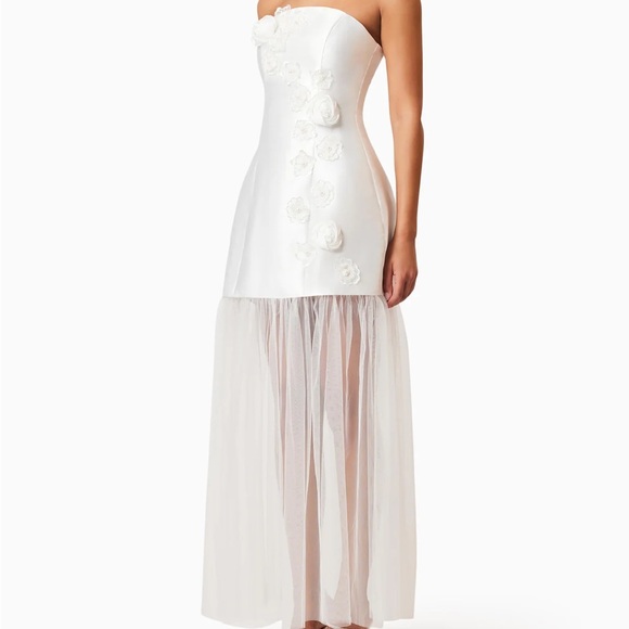 Elegant White Strapless Dress with detachable underskirt - Picture 3 of 10